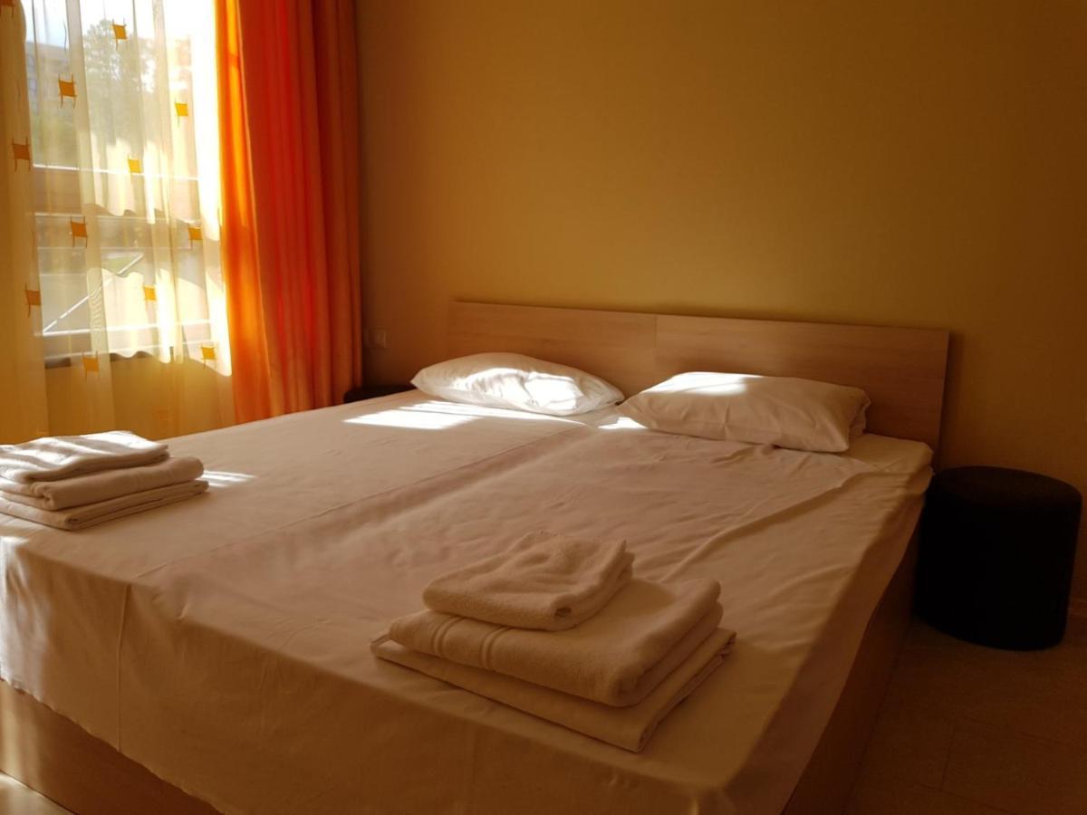 Golden Sands Rentals Apartments エクステリア 写真