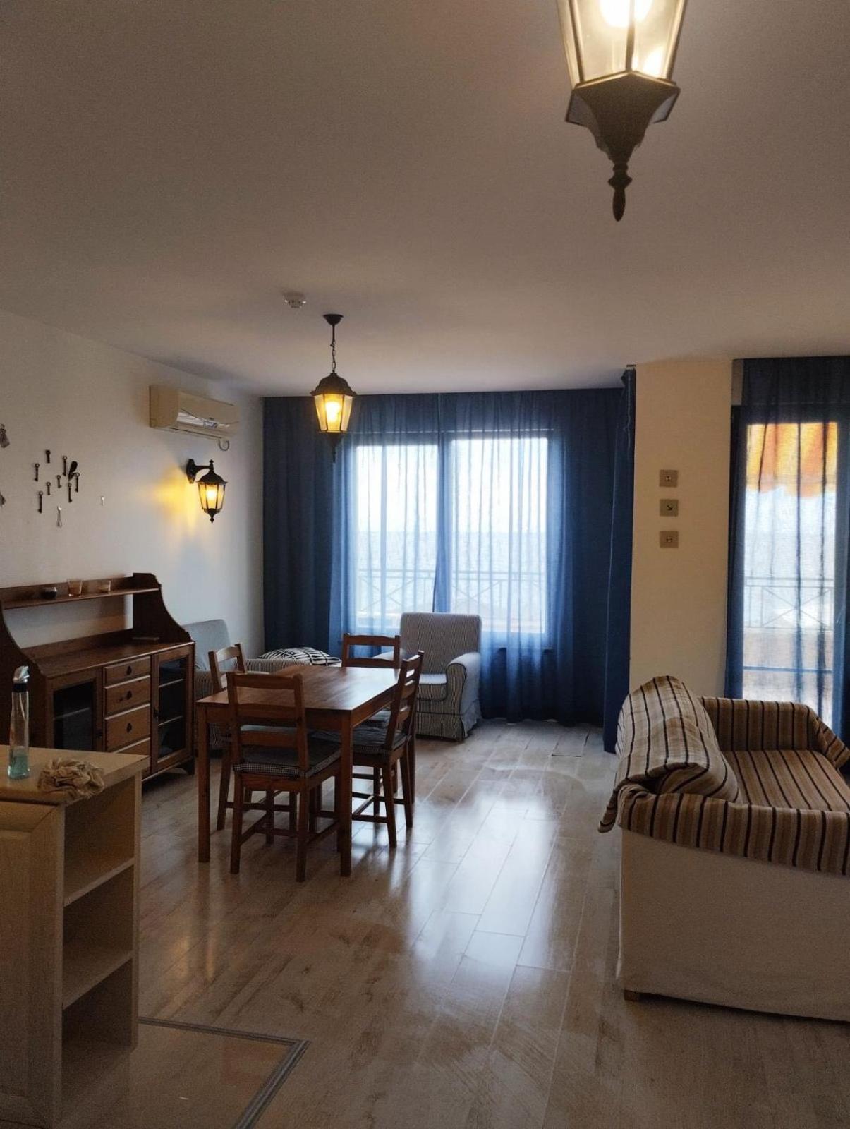 Golden Sands Rentals Apartments エクステリア 写真